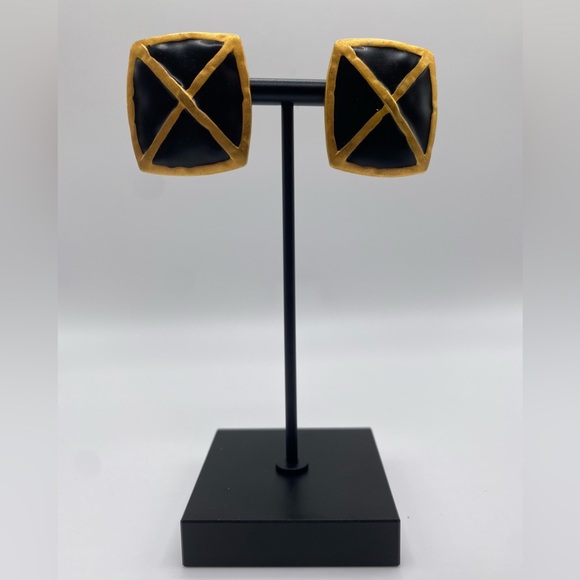 Black & Gold Necklace with Matching Earrings - Picture 2 of 3